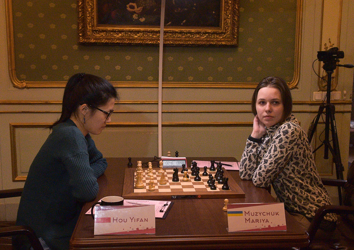 Hou_Muzichuk_chess-women-Lviv-2016-03-03